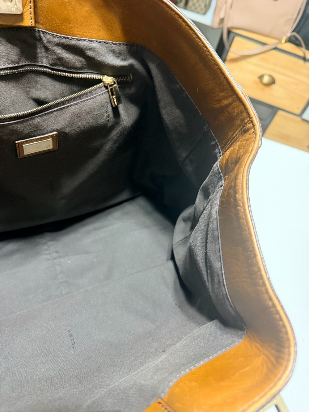 Leather tote - Picture 14 of 16